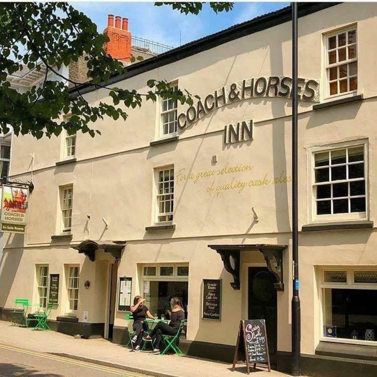 The Coach And Horses Inn Chepstow Exterior foto